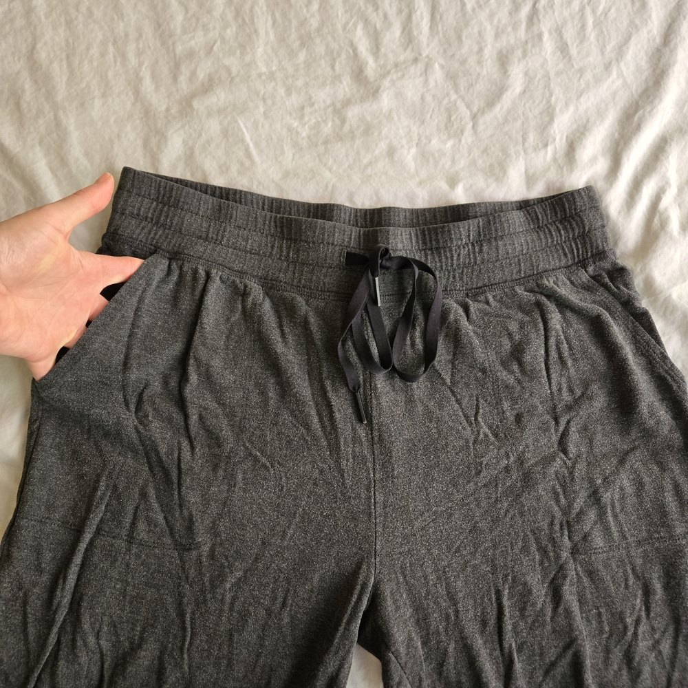 Beyond Yoga Dark Gray Ripped Knee Joggers Drawstring Waist Hip Pockets EB2 - Picture 3 of 8